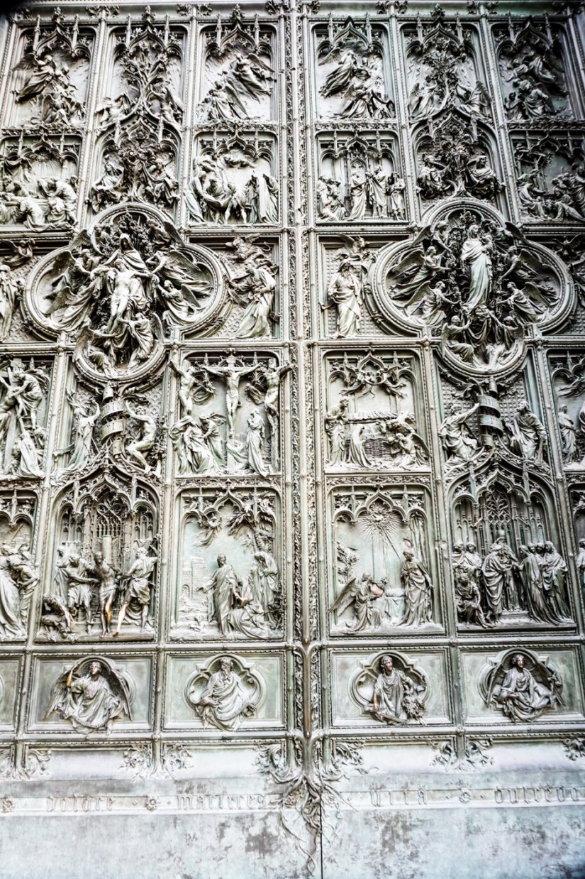 Gate_of_cathedral.jpg